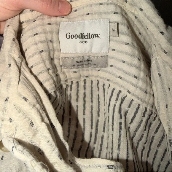 Goodfellow & Co Men's Cream and Blue Striped Shirt - Picture 4 of 5
